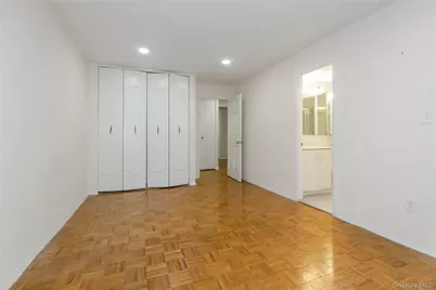 12 Bond Street #4C, Great Neck, NY 11021 - Photo 19