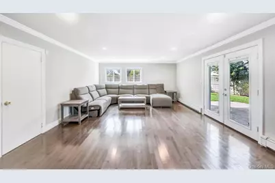 2566 Hyacinth Street, Westbury, NY 11590 - Photo 19