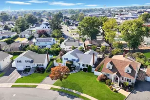 2566 Hyacinth St, Westbury, NY 11590 - Photo 31