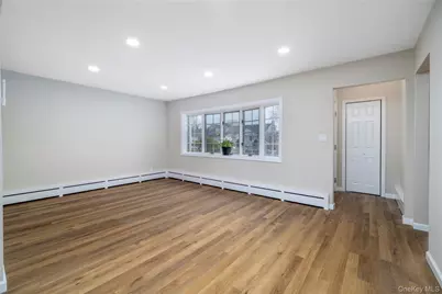 485 Farm Ranch Road W, Bethpage, NY 11714 - Photo 5