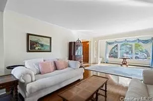 68 E Bayberry Rd, Islip, NY 11751 - Photo 5