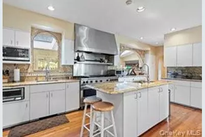 68 E Bayberry Road, Islip, NY 11751 - Photo 9