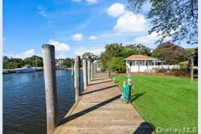 68 E Bayberry Road, Islip, NY 11751 - Photo 19