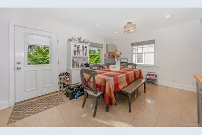 10 Pansy Avenue, Floral Park, NY 11001 - Photo 9