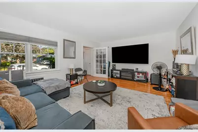 10 Pansy Avenue, Floral Park, NY 11001 - Photo 5