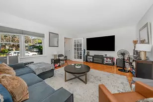 10 Pansy Ave, Floral Park, NY 11001 - Photo 5