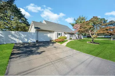 382 Boyle Road, Selden, NY 11784 - Photo 3