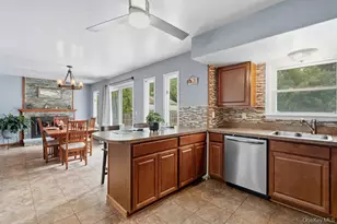 10 Riverdale Ave, Oakdale, NY 11769 - Photo 13