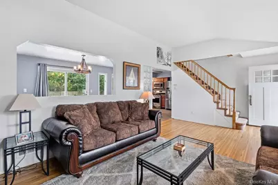 10 Riverdale Avenue, Oakdale, NY 11769 - Photo 7