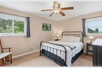 10 Riverdale Avenue, Oakdale, NY 11769 - Photo 21