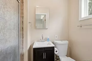 10 Riverdale Ave, Oakdale, NY 11769 - Photo 19