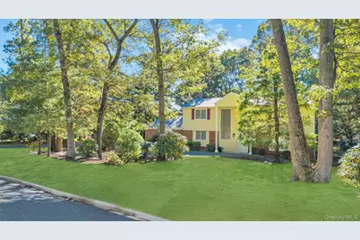 8 Chablis Drive, Dix Hills, NY 11746 - Photo 5