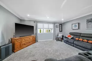 10 Munson St, Medford, NY 11763 - Photo 35