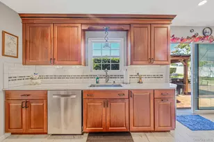 10 Munson St, Medford, NY 11763 - Photo 31