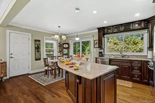 110 Topland Rd, White Plains, NY 10605 - Photo 7