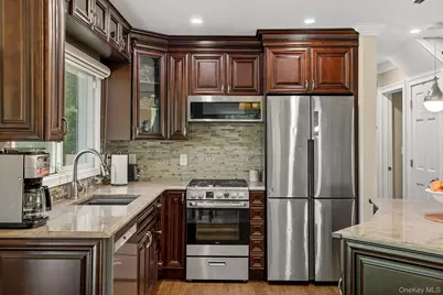 110 Topland Road, White Plains, NY 10605 - Photo 11