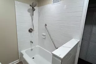 110 Topland Rd, White Plains, NY 10605 - Photo 27