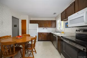 15 Heather Ct, Fishkill, NY 12524 - Photo 9