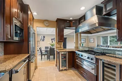 8 Westminster Road, Syosset, NY 11791 - Photo 5