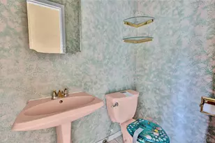 1 Oakleaf Ct, Huntington, NY 11743 - Photo 7