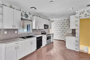 1 Oakleaf Ct, Huntington, NY 11743 - Photo 5