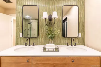 487 Davie Street, Westbury, NY 11590 - Photo 41