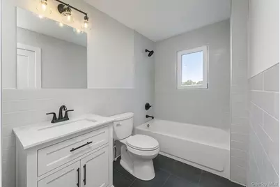 437 Sunrise Highway, West Babylon, NY 11704 - Photo 15