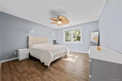 18 Lindsey Court, Holtsville, NY 11742 - Photo 19