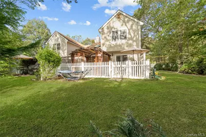 18 Lindsey Court, Holtsville, NY 11742 - Photo 31