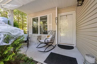 18 Lindsey Court, Holtsville, NY 11742 - Photo 5