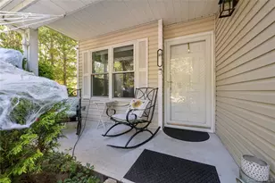 18 Lindsey Ct, Holtsville, NY 11742 - Photo 5