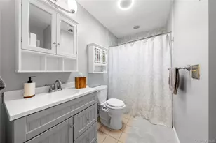 18 Lindsey Ct, Holtsville, NY 11742 - Photo 21