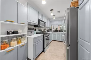 18 Lindsey Ct, Holtsville, NY 11742 - Photo 9