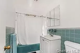 2937 Laconia Ave, Bronx, NY 10469 - Photo 5