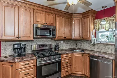 1165 Hastings Circle, Baldwin, NY 11510 - Photo 7