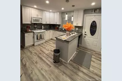 25 Arcadia Lane, Hicksville, NY 11801 - Photo 9