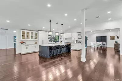 4 Treeview Drive, Melville, NY 11747 - Photo 11