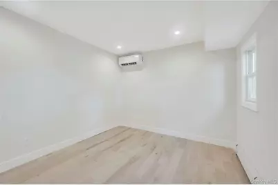 732 Woodside Drive, Wantagh, NY 11793 - Photo 5