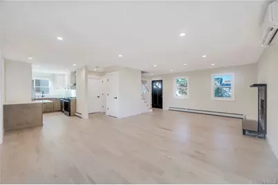 732 Woodside Drive, Wantagh, NY 11793 - Photo 11