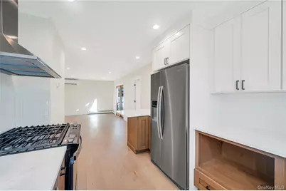 732 Woodside Drive, Wantagh, NY 11793 - Photo 17