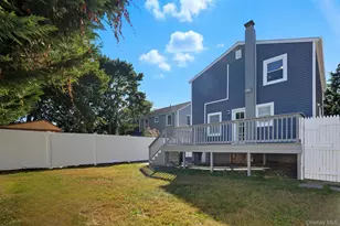 45 Venetian Prom, Lindenhurst, NY 11757 - Photo 11