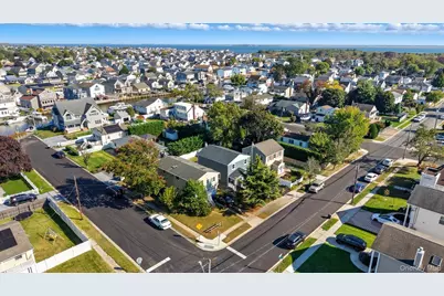 45 Venetian Prom, Lindenhurst, NY 11757 - Photo 9