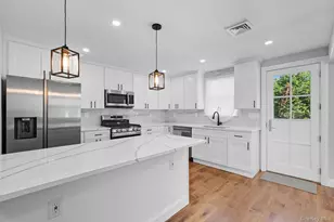 45 Venetian Prom, Lindenhurst, NY 11757 - Photo 27