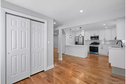 45 Venetian Prom, Lindenhurst, NY 11757 - Photo 29