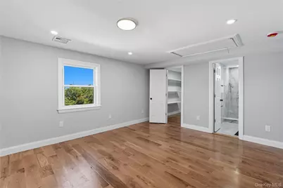 45 Venetian Prom, Lindenhurst, NY 11757 - Photo 23