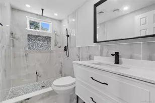 45 Venetian Prom, Lindenhurst, NY 11757 - Photo 21