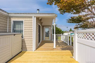 97 Ocean Avenue, Bay Shore, NY 11706 - Photo 17