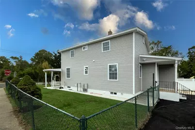 385 Clayton Street, Central Islip, NY 11722 - Photo 31