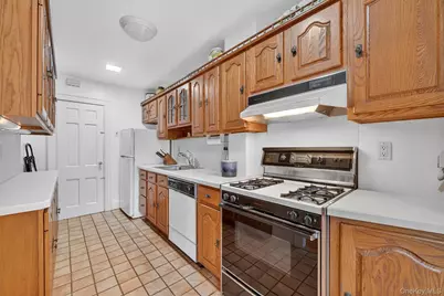 78 Halstead Avenue, Yonkers, NY 10704 - Photo 17