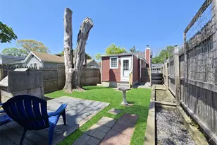 84 Wyona Ave, Selden, NY 11784 - Photo 17